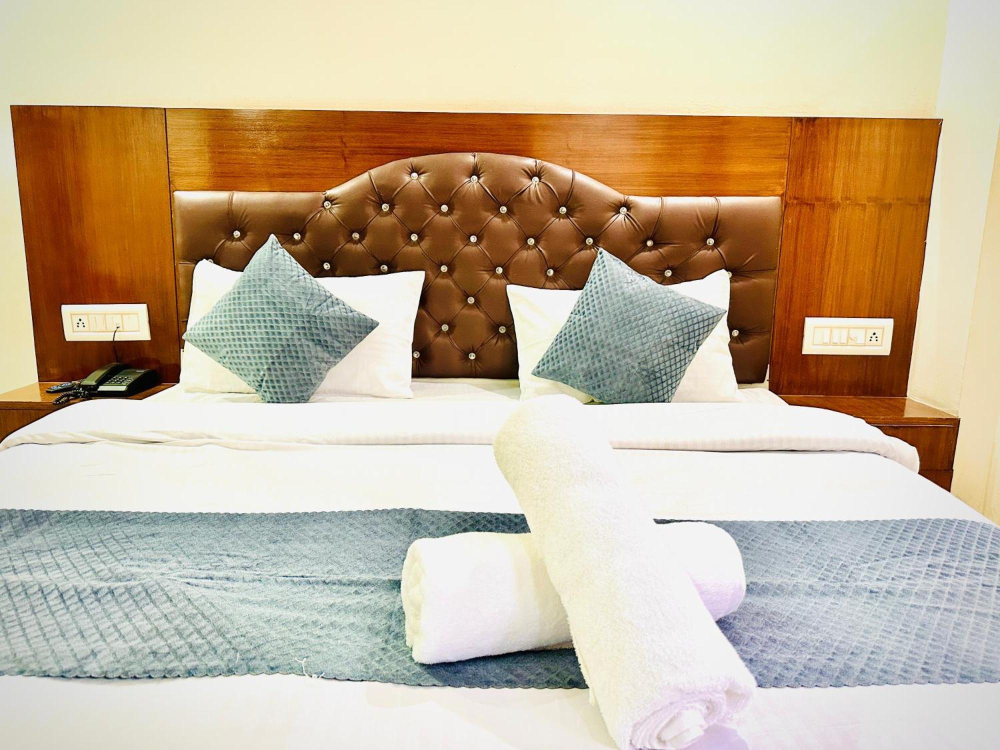 Hotel Vansh-A Hotel With Private Lawn And Parking Kasol Exterior photo