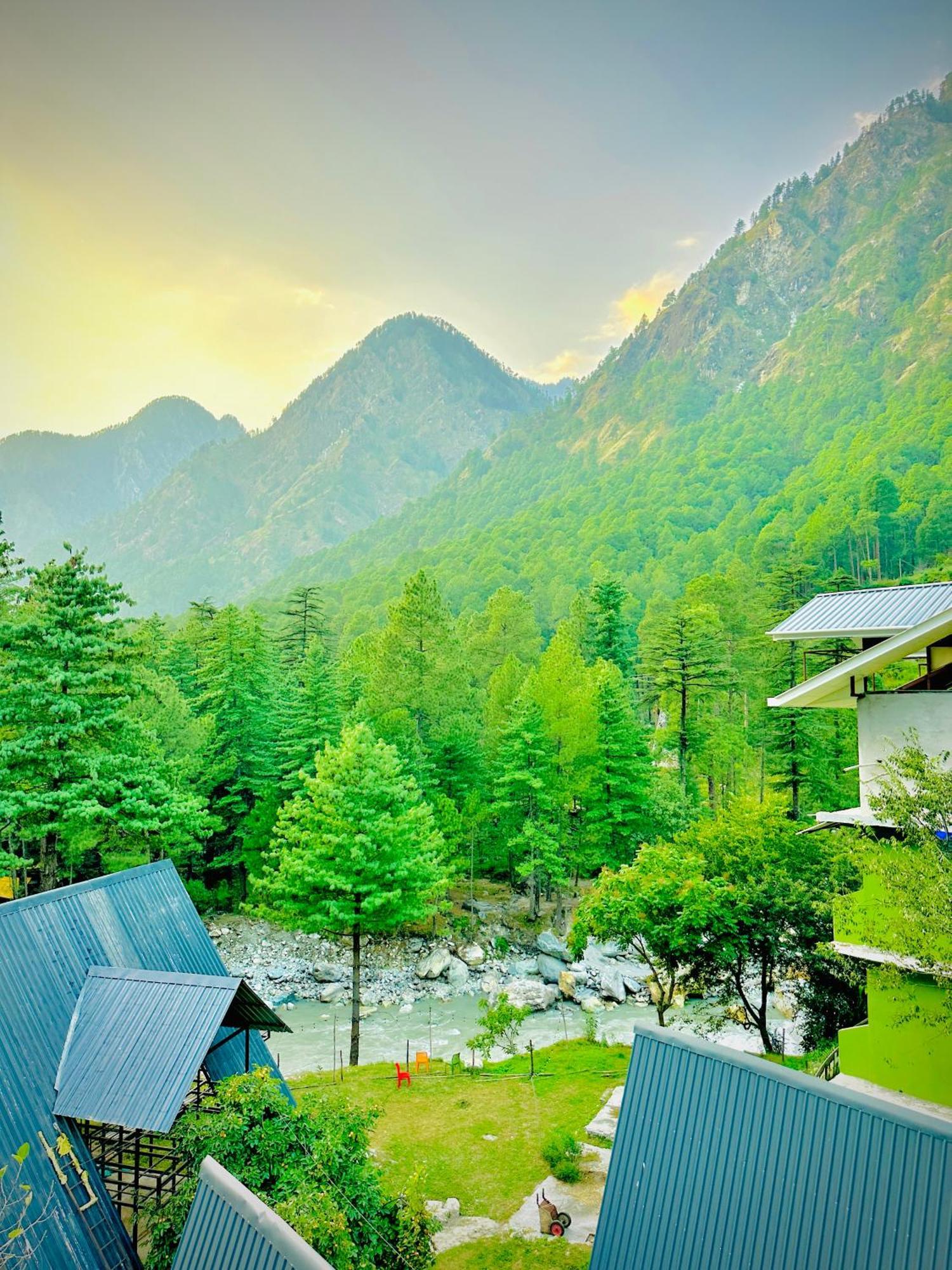 Hotel Vansh-A Hotel With Private Lawn And Parking Kasol Exterior photo